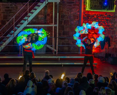 LED Show mit zwei Artisten und LED Jonglage
