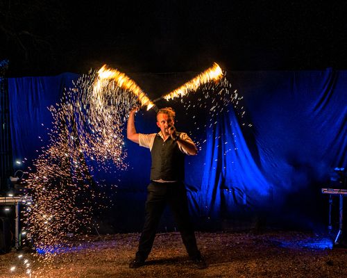Feuershow Classic Fire Feuerkünstler mit brennenden Seilen
