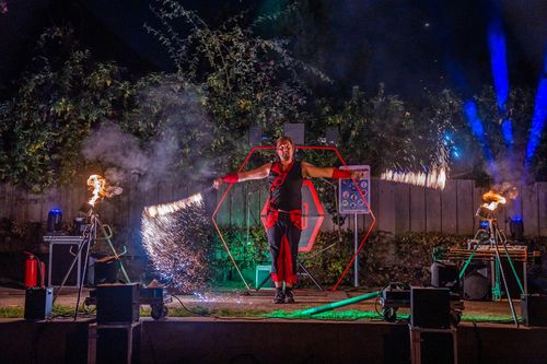 Feuershow Fusion Fire mit Bühnen Technik