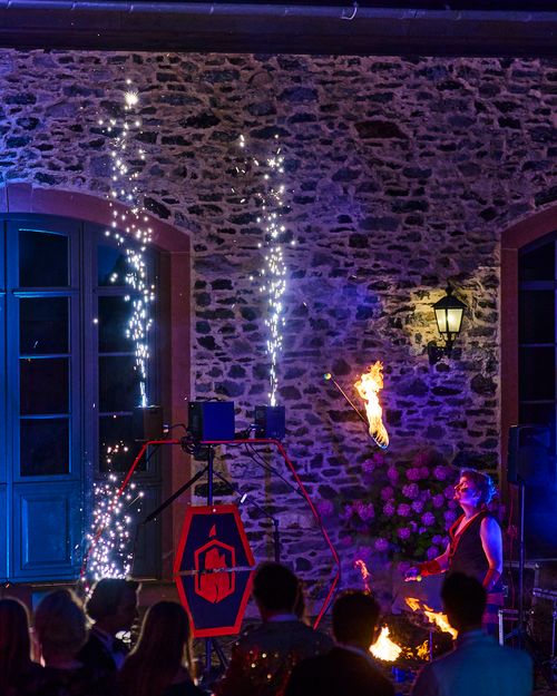 Feuershow Fusion Fire mit drei Poi Jonglage