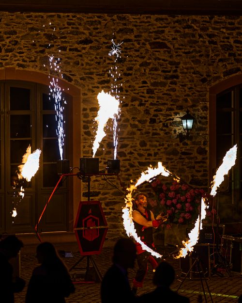 Feuershow Fusion Fire mit brennendem Hexagon